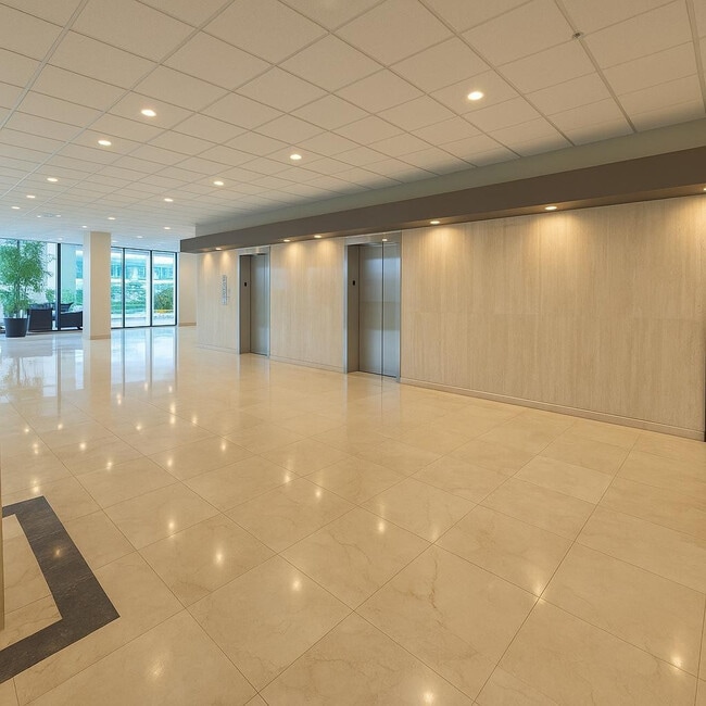 Building Photo - 400 Kings Point Dr