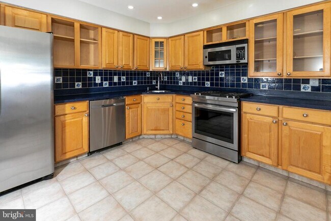 Building Photo - 11 Lexington Ct