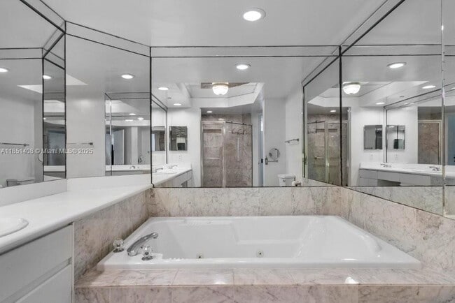 Building Photo - 16400 Collins Ave