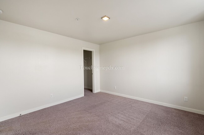 Building Photo - Contemporary 2 BD | 1.5 BA Apartment in The Heart of Northeast Portland
