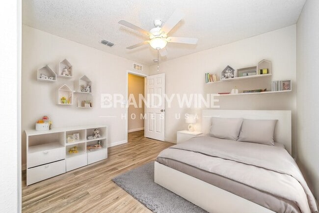 Building Photo - 3 Bedroom