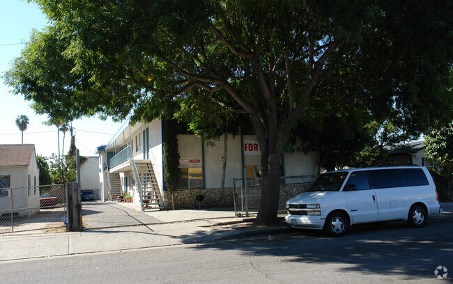 Primary Photo - 14850 Delano St