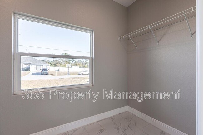 Building Photo - 5534 Fairlane Dr