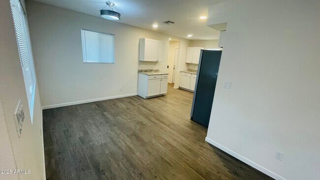 Building Photo - 44317 W Heritage Ln