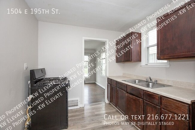 Building Photo - 1504 E 195th St