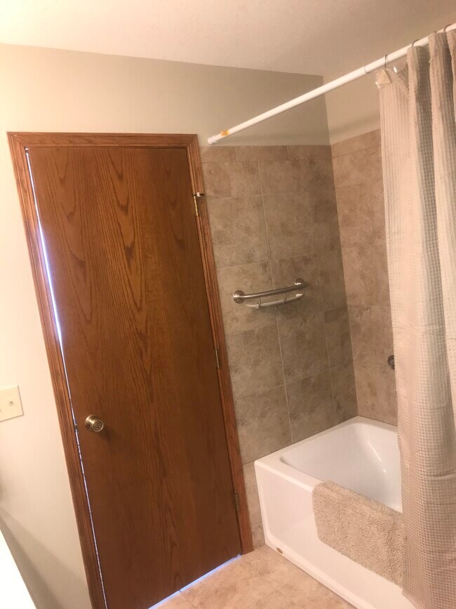 Building Photo - 101 S Rock Rd