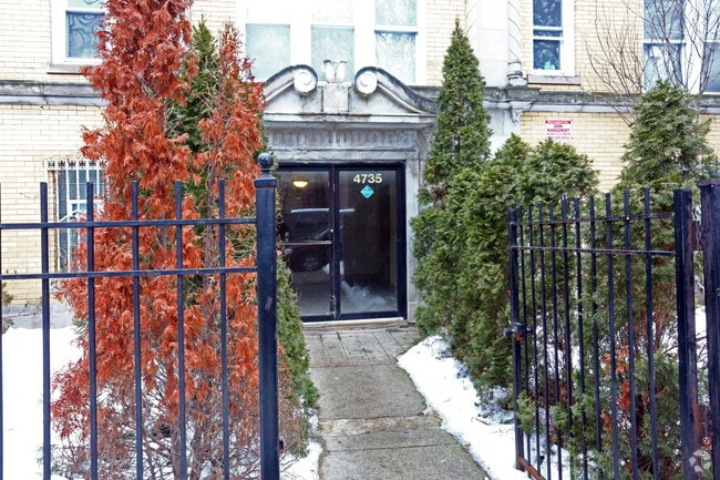 Building Photo - 4735-4737 N Malden St