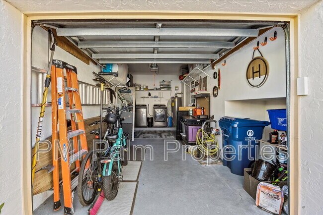 Building Photo - 272 Live Oak Ln