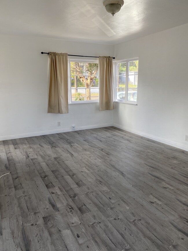 Living room - 4506 Ellenwood Dr