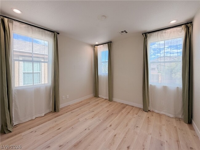 Building Photo - 10150 W Glen Aire Ave