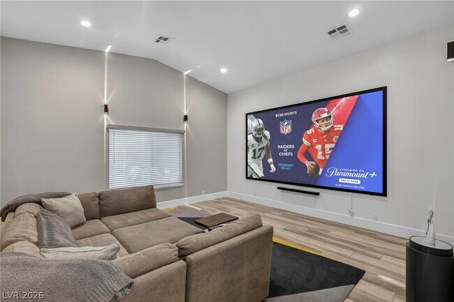 Building Photo - 363 E Robindale Rd