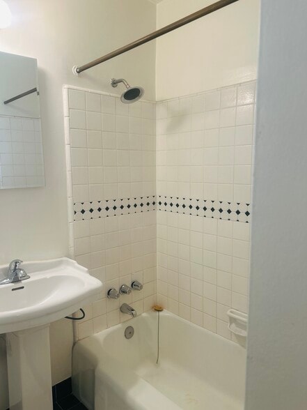 Building Photo - 6156 Fair Ave