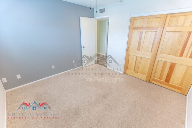 Building Photo - 2224 W Emelita Ave