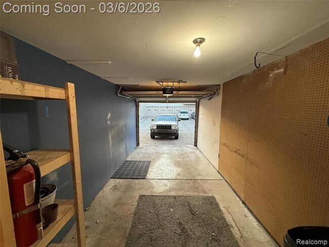 Building Photo - 44585 N Bunker Hill Dr