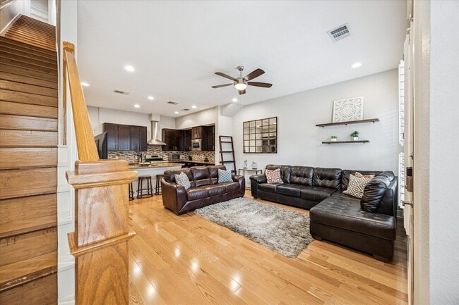 Building Photo - 2520 Bluebonnet Ln