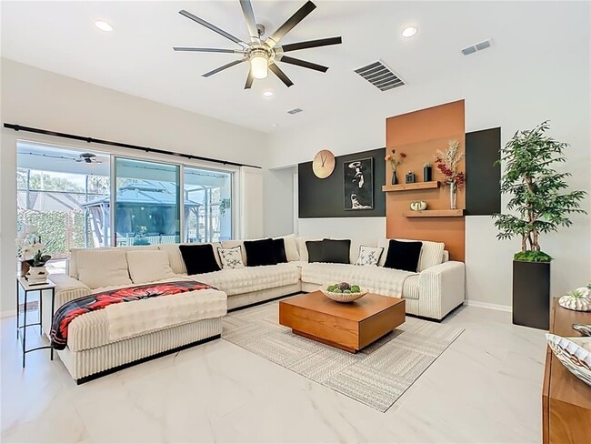 Building Photo - 790 Carmel Ln