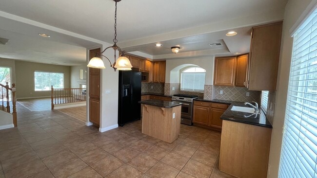 Building Photo - 2 STORY, 2,729 SQ FT HOME, 4 BEDROOMS, 3 BATHROOMS, A LOFT AND A 2 CAR GARAGE IN HENDERSON