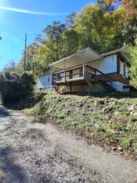 Building Photo - $1,800 - 2 Bedroom / 1 Bath Mobile Home Sitting on the Tuckasegee River