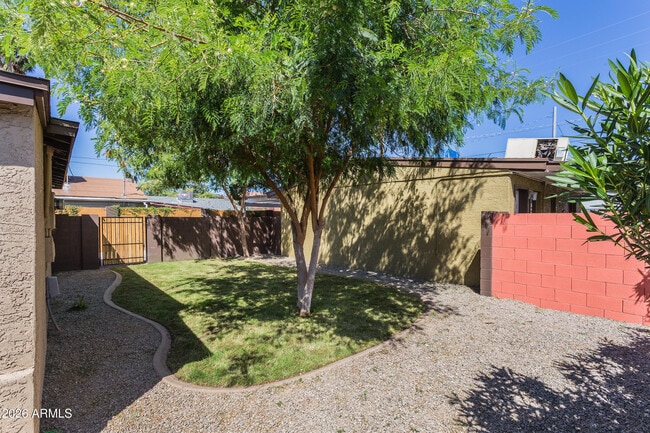 Building Photo - 1646 E Indianola Ave