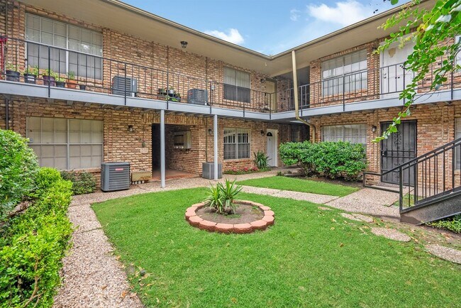 Building Photo - 6401 Skyline Dr