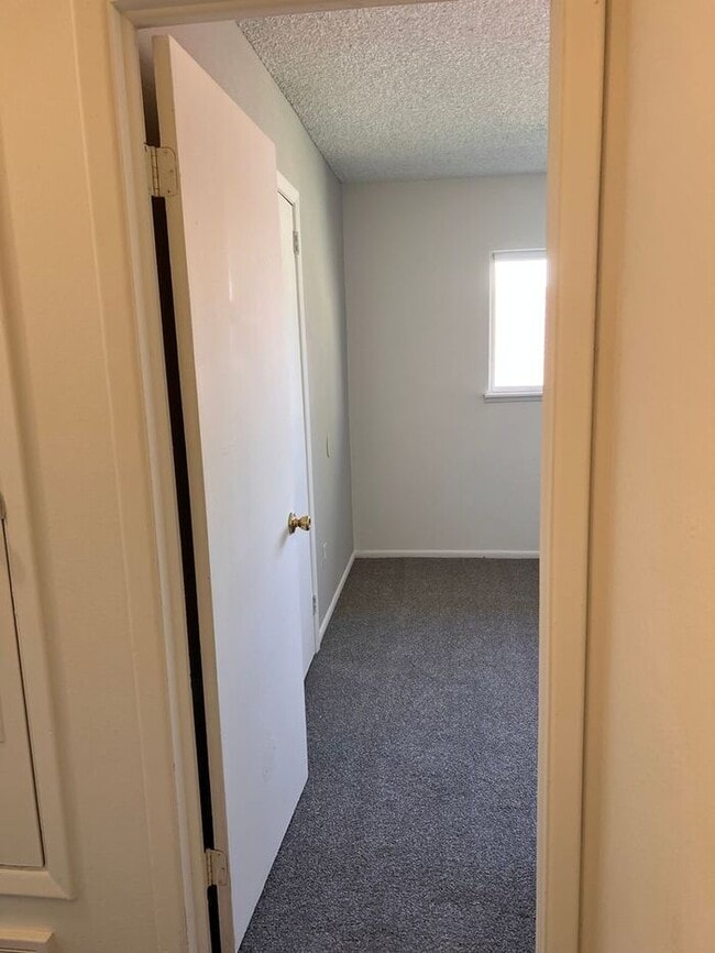 Building Photo - Spacious Three Bedroom Townhome in Westmin...