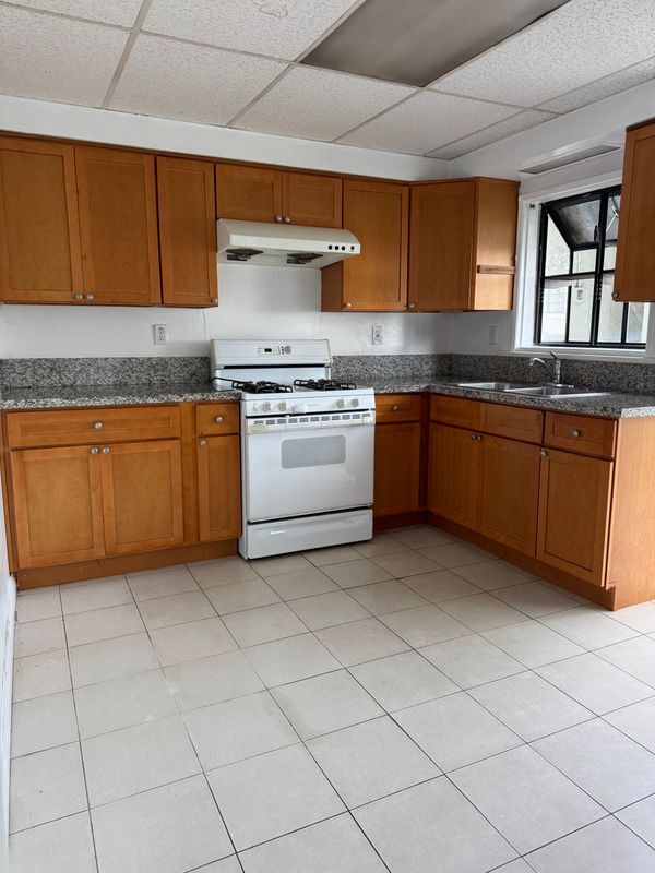 Building Photo - 101 S Cordova St