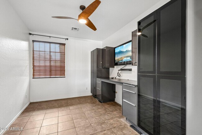 Building Photo - 2801 E Lindrick Dr