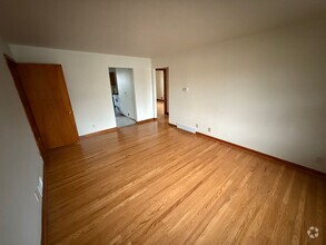 Building Photo - Spacious 2 Bedroom Apartment in Excellent ...