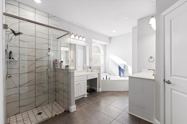 Building Photo - 1412 Summer Ln