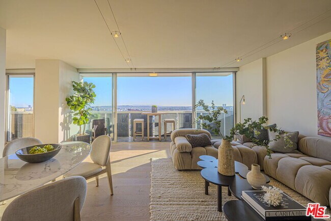 Building Photo - 8787 Shoreham Dr
