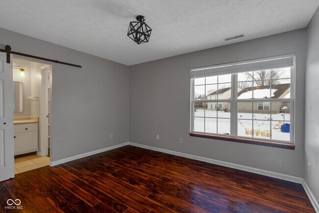 Building Photo - 6318 Pickwick Ct