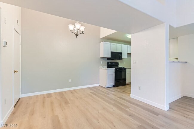 Building Photo - 7885 W Flamingo Rd