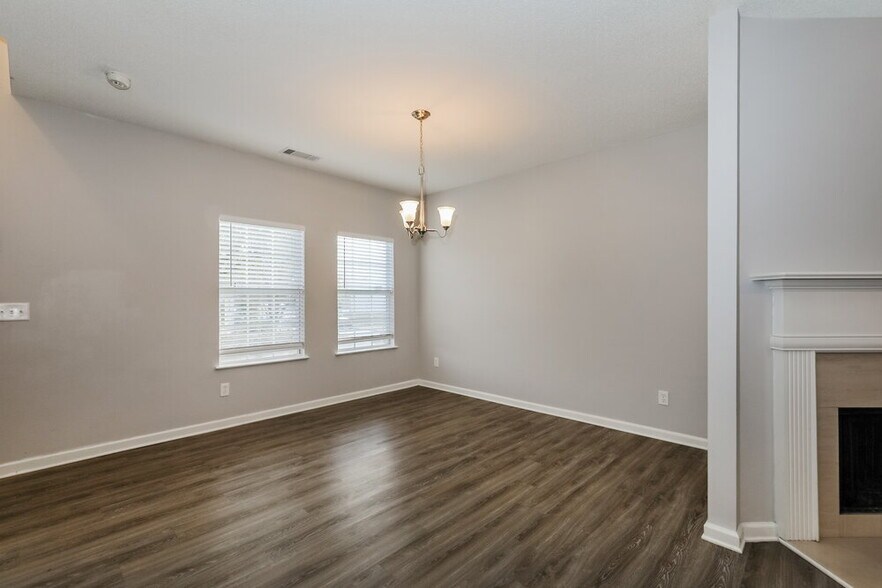 Building Photo - 1618 Thornwick Trace