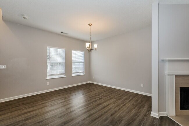 Building Photo - 1618 Thornwick Trace