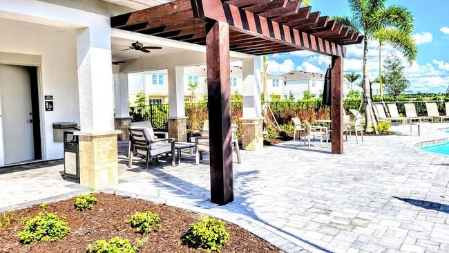 Building Photo - Annual UNfurnished 3/ 2 1/2 townhome in great location near I-75 at Skye Ranch