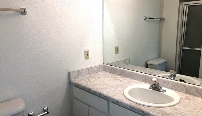 Building Photo - Canyon Shadows Great 2+2!