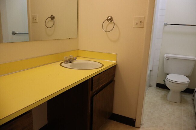 Building Photo - Comfortable Condo Living in Central Fort C...