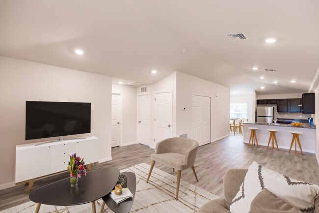 Interior Photo - 27074 Adams St