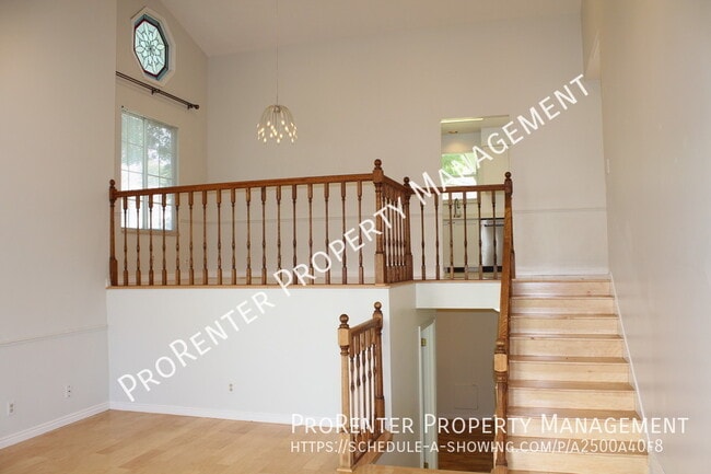 Building Photo - 523 Applewood Dr