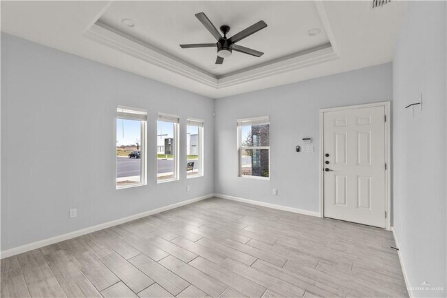 Building Photo - 17 N 33rd Ln