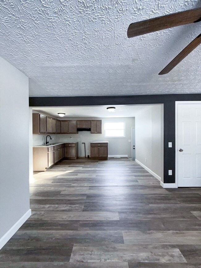 Building Photo - Newly Renovated 3BR Home on a Quiet Cul-de-Sac | Spacious Yard & Basement