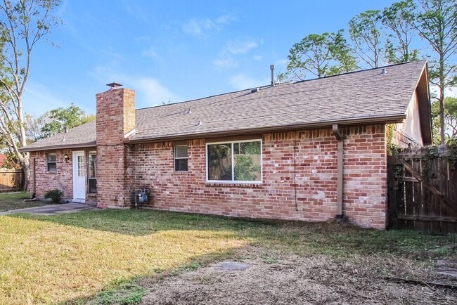 Building Photo - 15102 4 Winds Dr