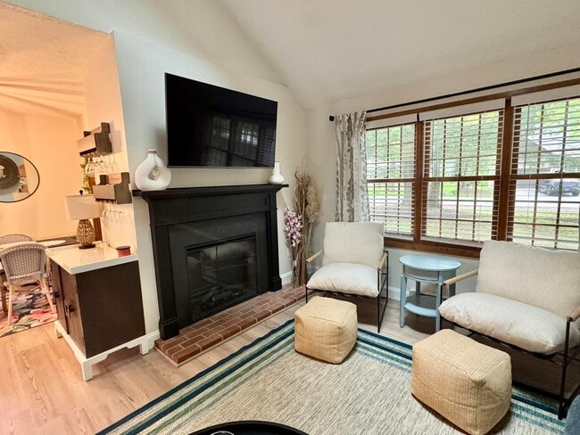 Building Photo - 20 Golf View