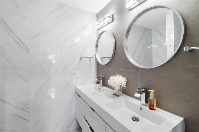 Building Photo - 1966 Sandra Dr