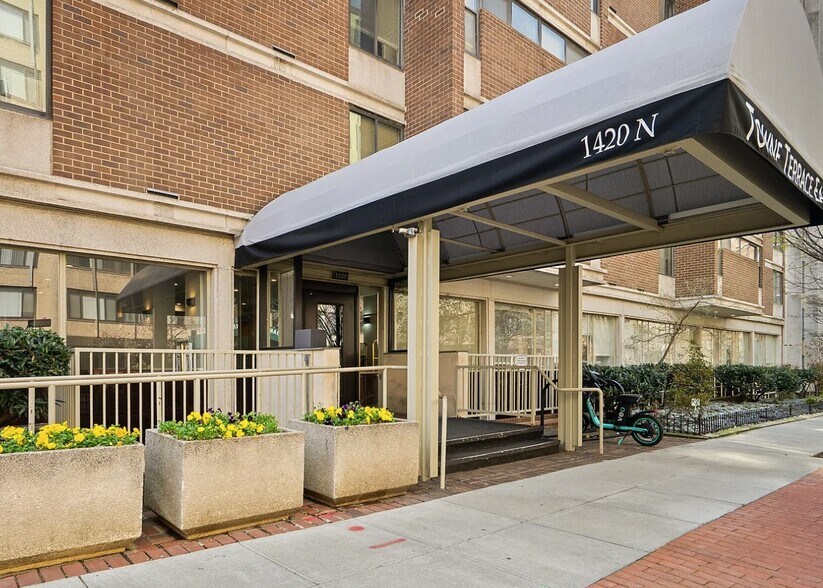 Building Photo - 1420 N St NW
