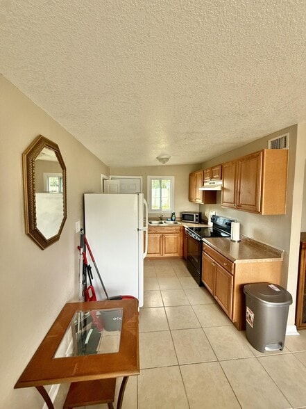 Primary Photo - 12086 105th St