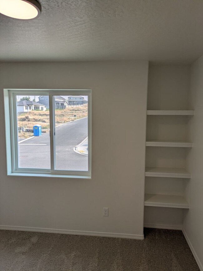 Building Photo - Brand New Townhome!