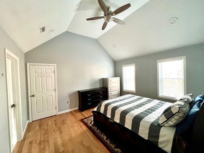 Building Photo - 129 Quinapoxet St