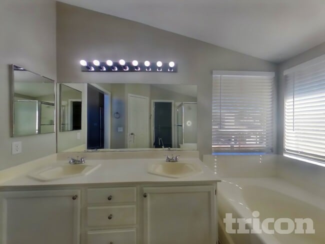 Building Photo - 1980 Golden Shadow Ct