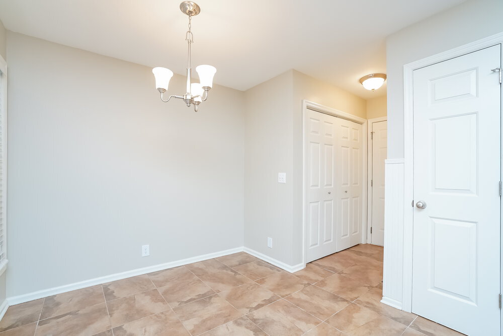 Building Photo - 649 Kingsway Dr